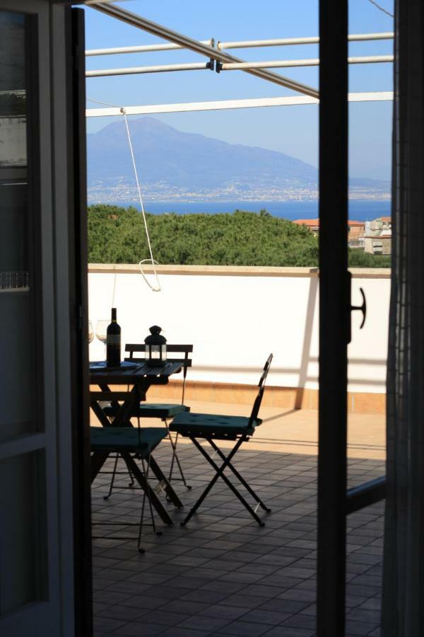 Casa Bice Amazing View Of Vesuvius Apartment Sorrento Bagian luar foto